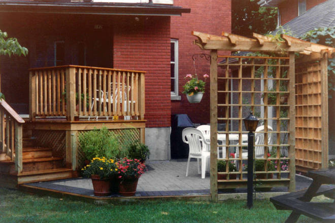 Custom deck and patio designed to suit. A woodwork project.